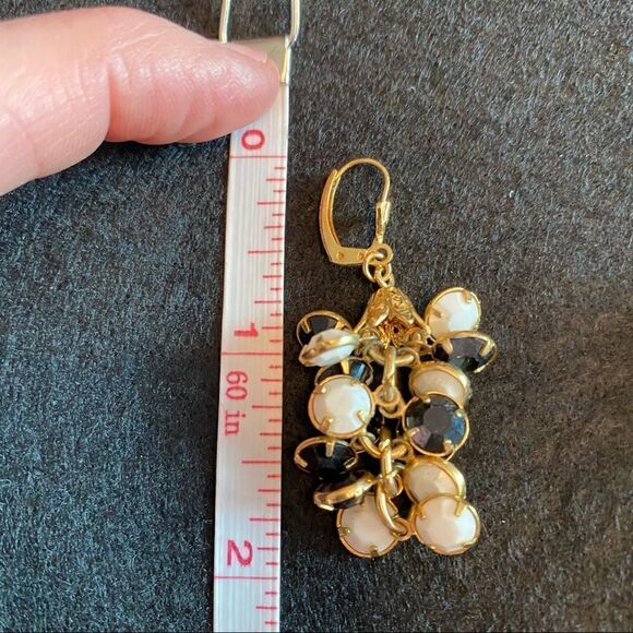 Vintage dangling black and white earrings - Picture 5 of 5